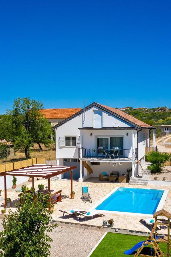 R&b Heated Pool * Vrpolje