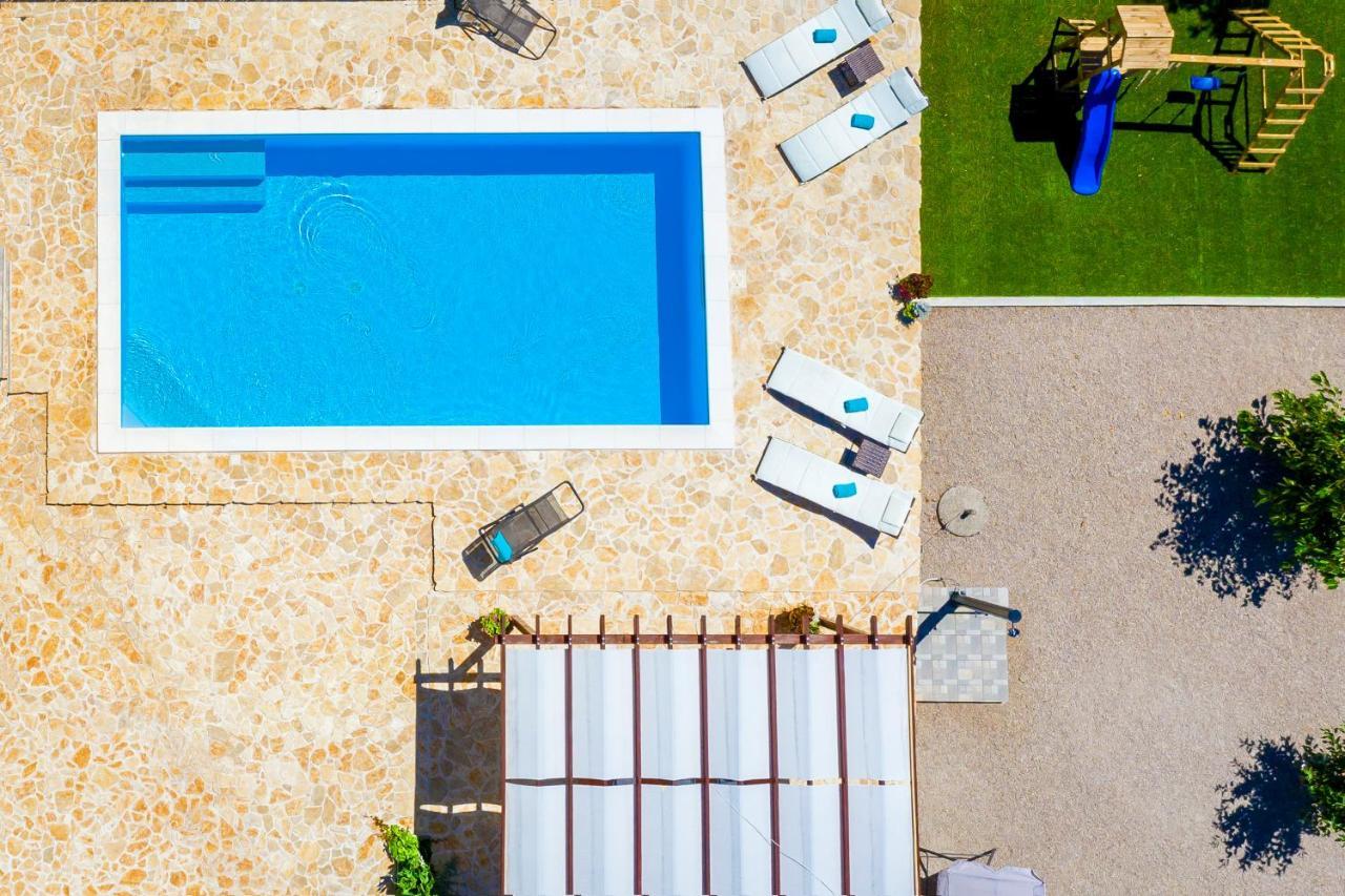 Villa R&b Heated Pool Vrpolje