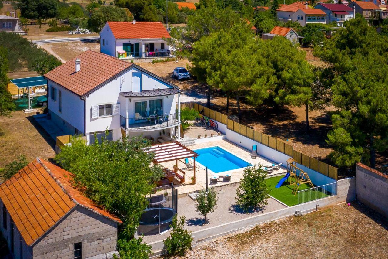 R&b Heated Pool