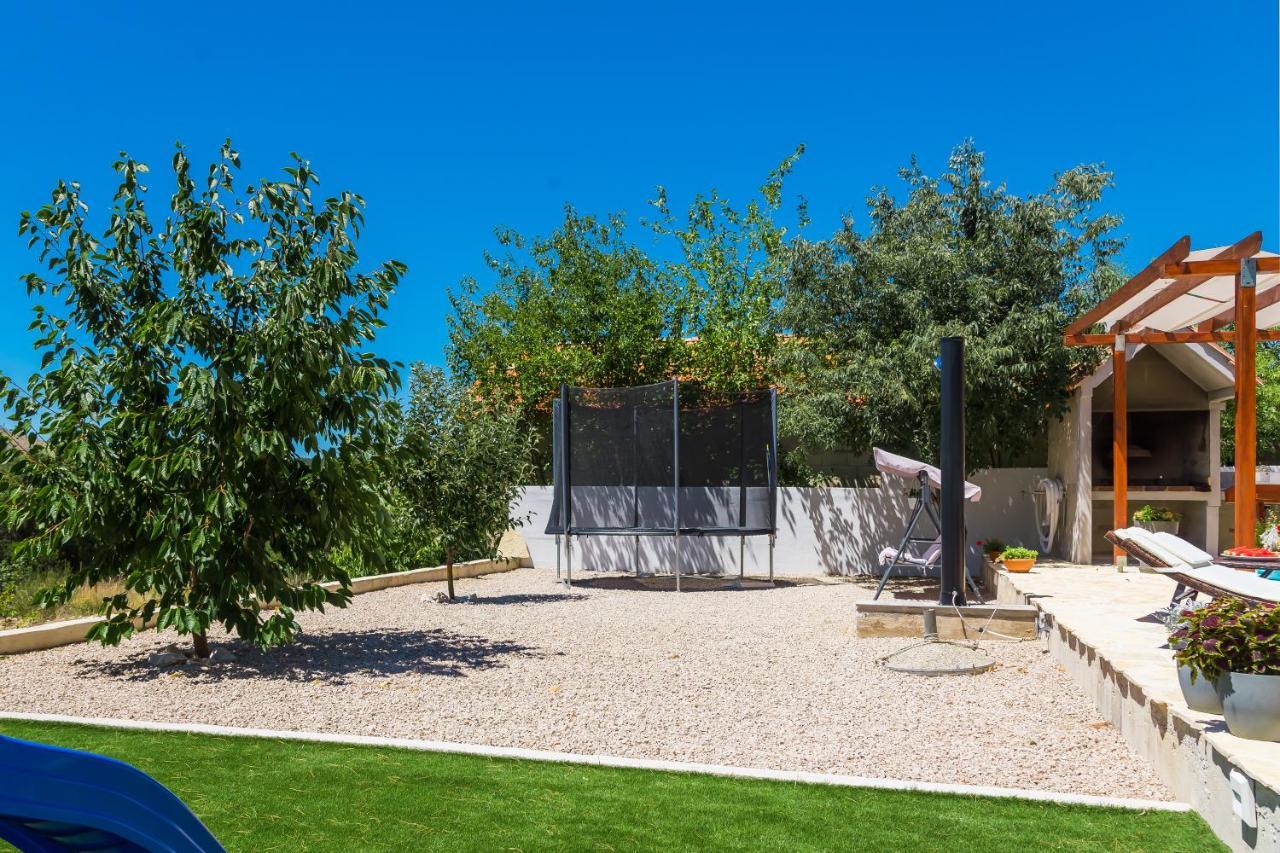 Villa R&b Heated Pool Vrpolje