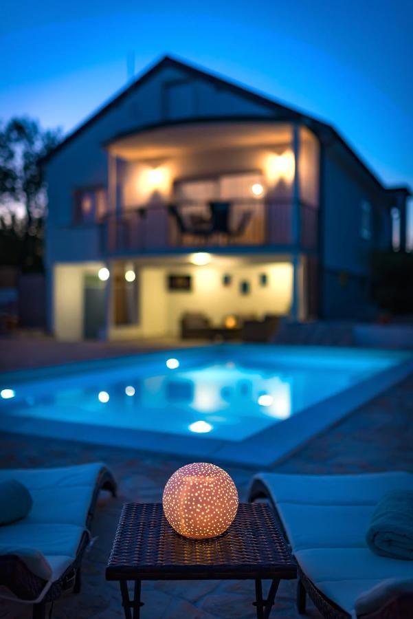 R&b Heated Pool Vrpolje
