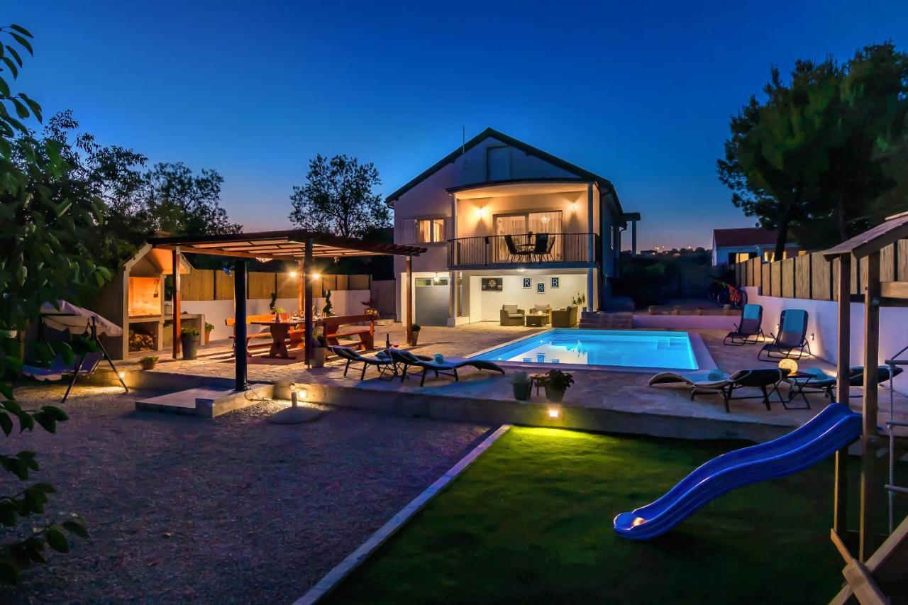 R&b Heated Pool Villa