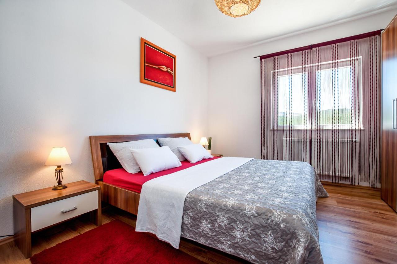 R&b Heated Pool Villa Vrpolje