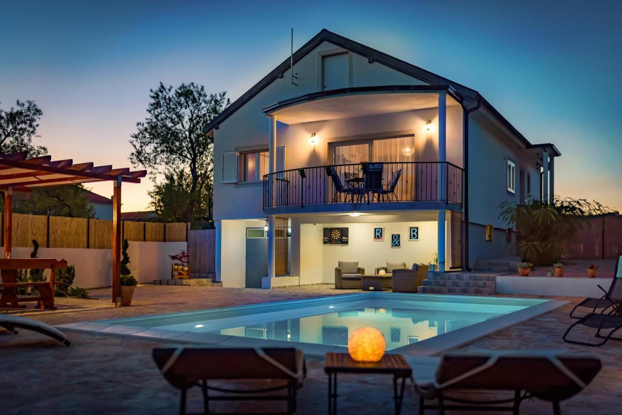 Villa R&b Heated Pool Vrpolje