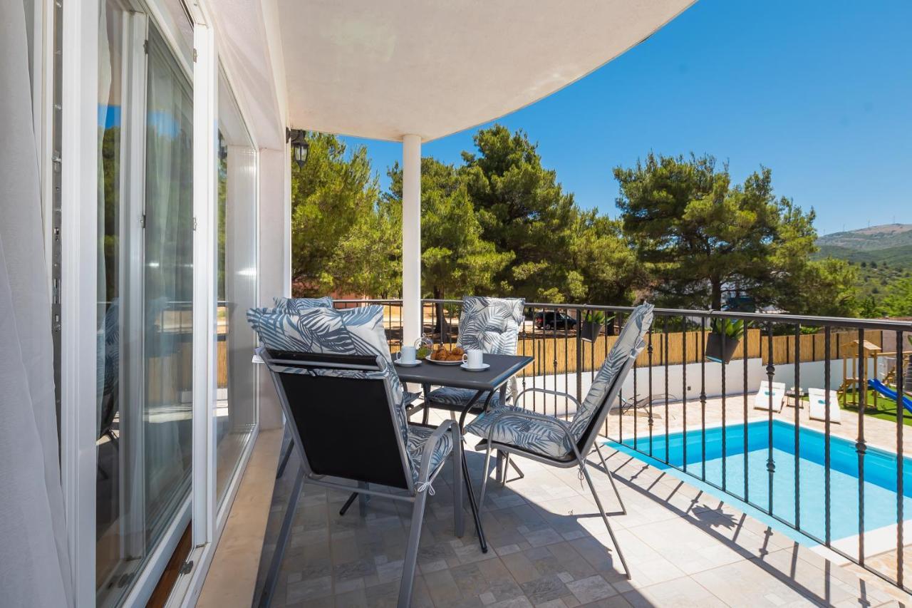 Villa R&b Heated Pool Vrpolje