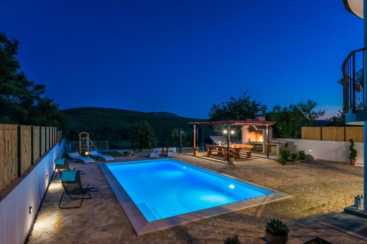 Villa R&b Heated Pool Vrpolje
