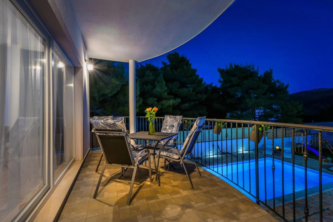 R&b Heated Pool Villa Vrpolje