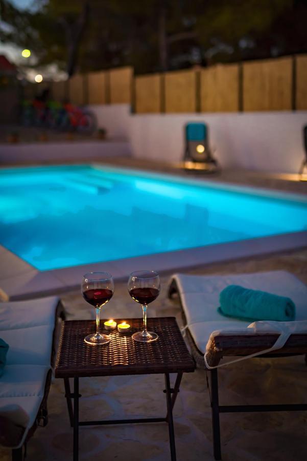 R&b Heated Pool * Vrpolje
