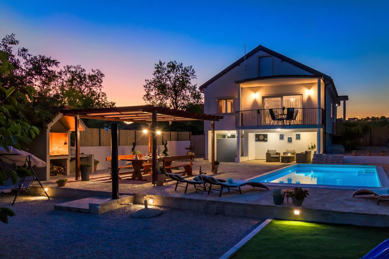 R&b Heated Pool Villa *