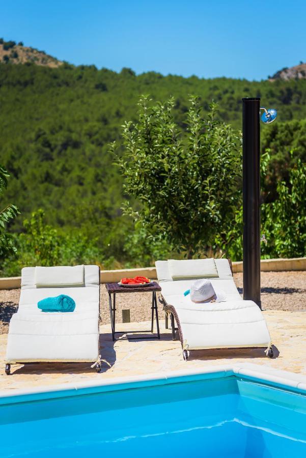 R&b Heated Pool Villa