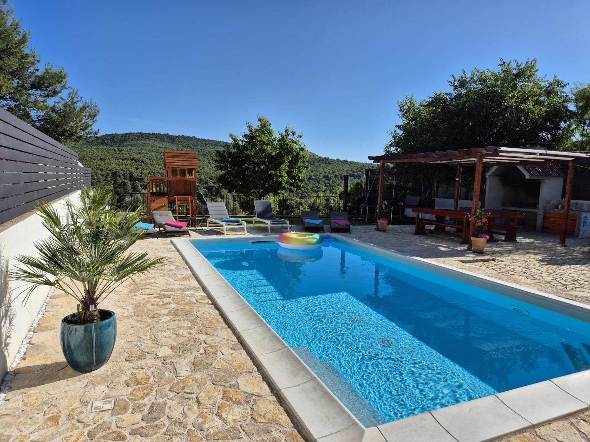 R&b Villa *